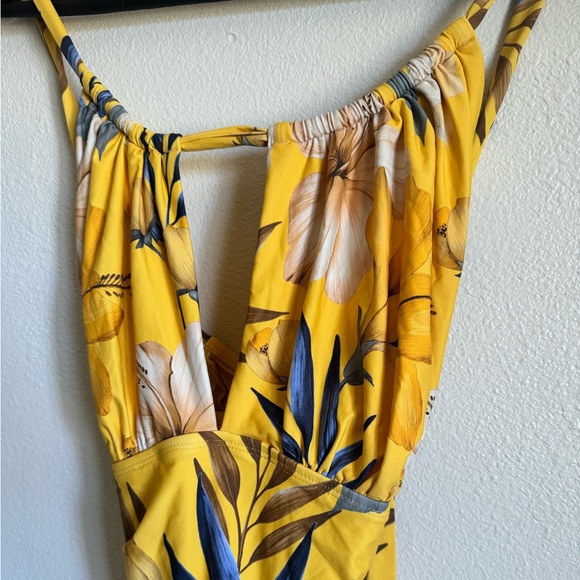 LA BLANCA Belle High Neck Mio One-Piece Swimsuit (14) - Picture 4 of 7